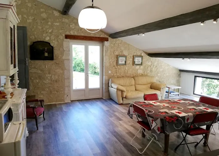 A Avec Piscine Partagee