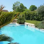 Апартаменты A Avec Piscine Partagee Castera-Lectourois