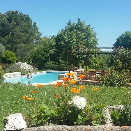A Avec Piscine Partagee