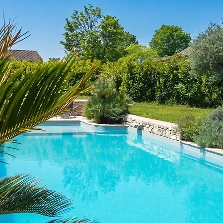 Appartement A Avec Piscine Partagee *